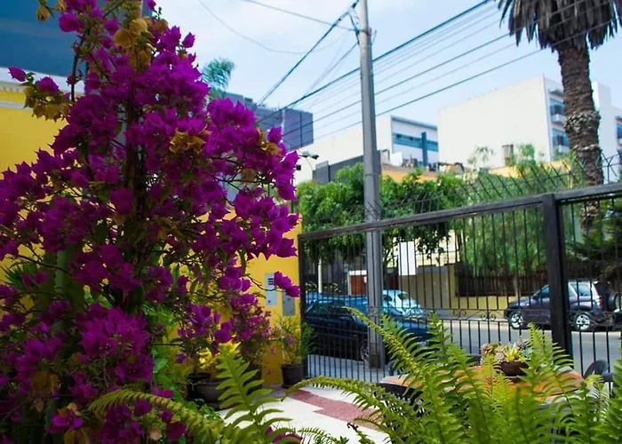 Residencial Miraflores B&B